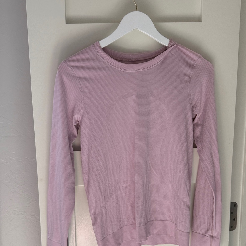 SO cute LULULEMON baby PINK swiftly tech